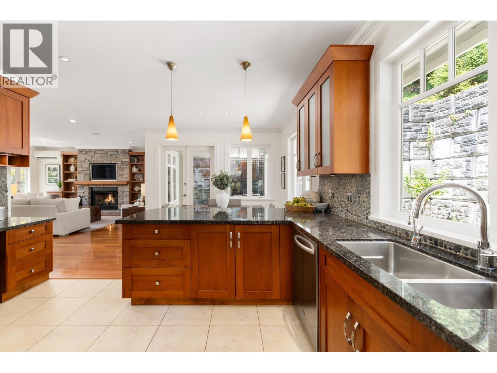 1122 KILMER ROAD, North Vancouver