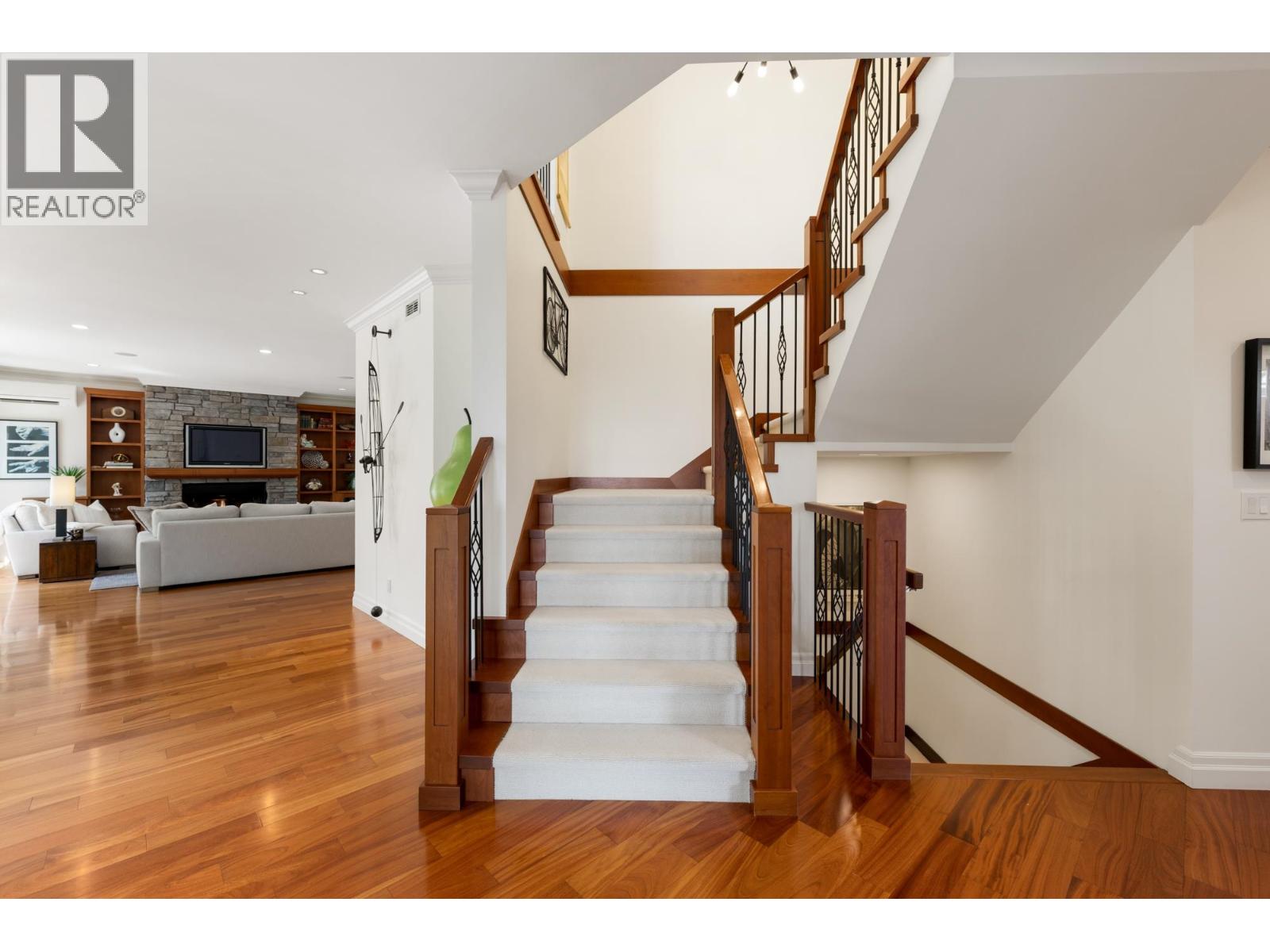 1122 KILMER ROAD, North Vancouver