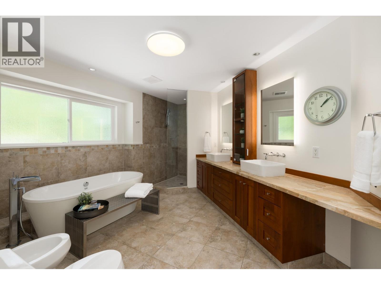 1122 KILMER ROAD, North Vancouver