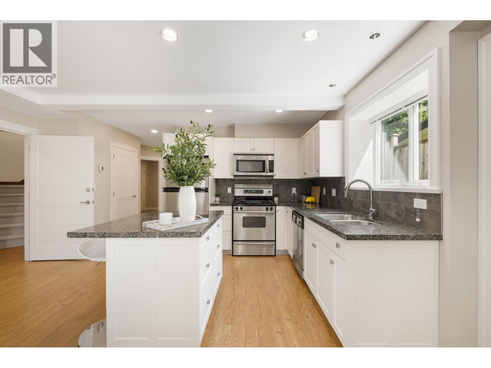 1122 KILMER ROAD, North Vancouver
