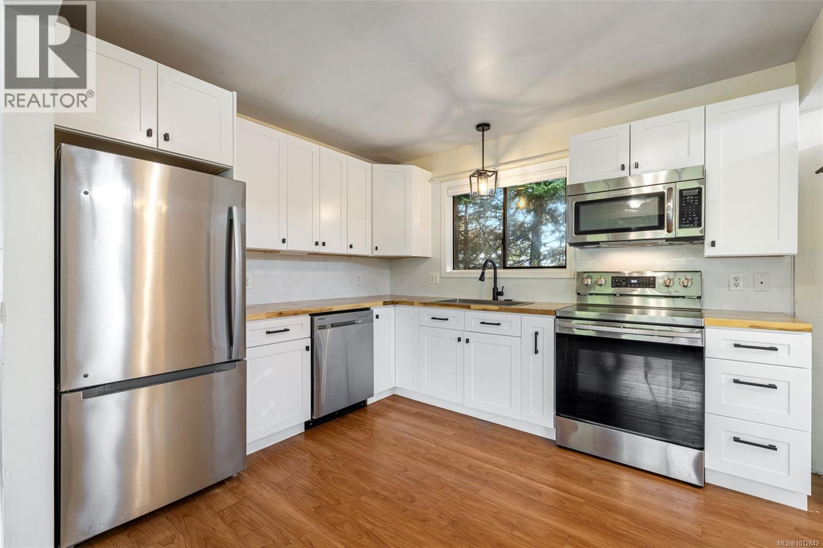 B 1176 Damelart Way, Central Saanich