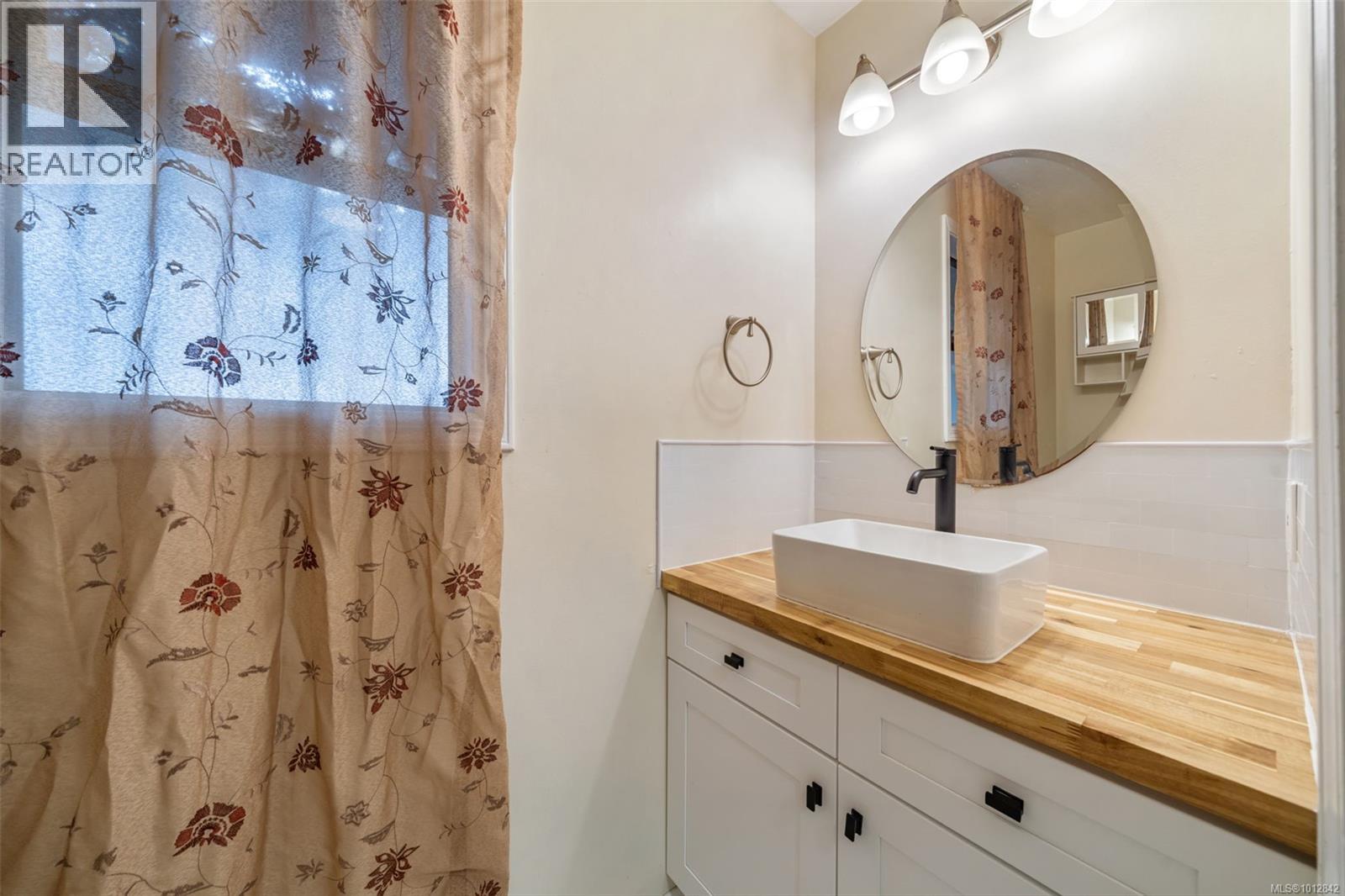 B 1176 Damelart Way, Central Saanich