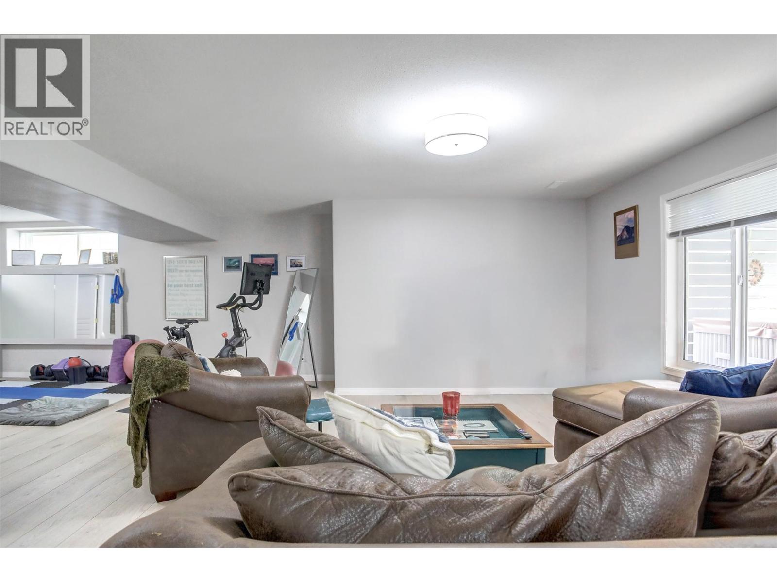  363 Woodpark Crescent, Kelowna