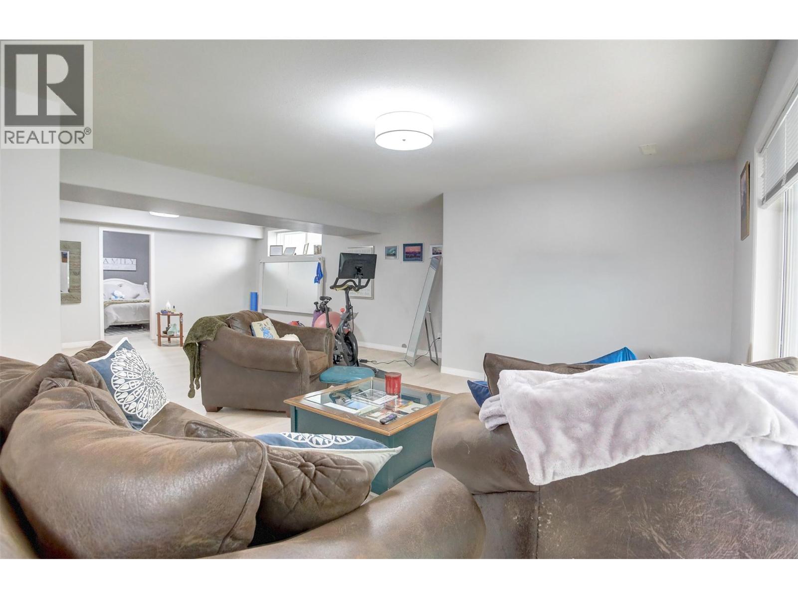  363 Woodpark Crescent, Kelowna
