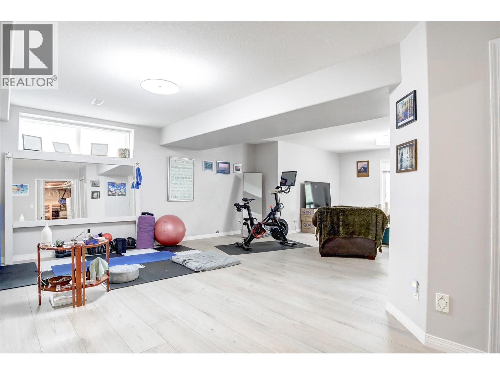  363 Woodpark Crescent, Kelowna