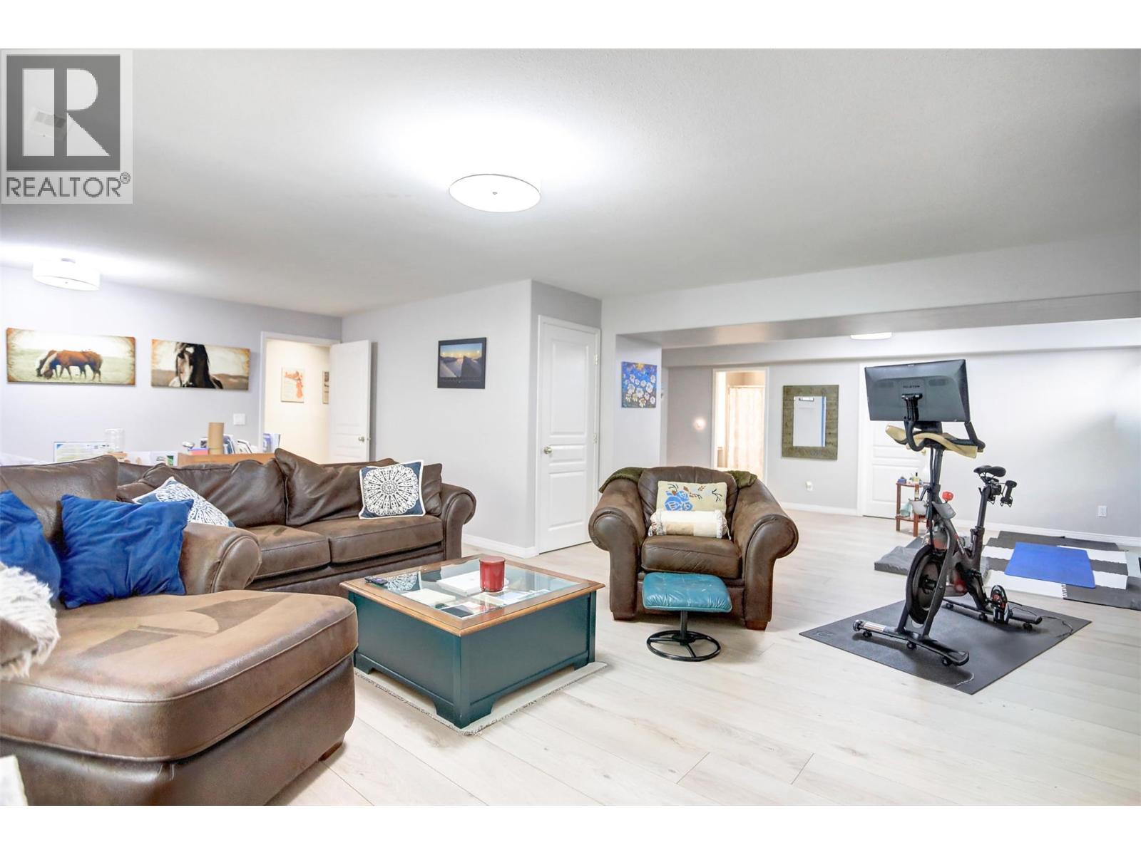  363 Woodpark Crescent, Kelowna