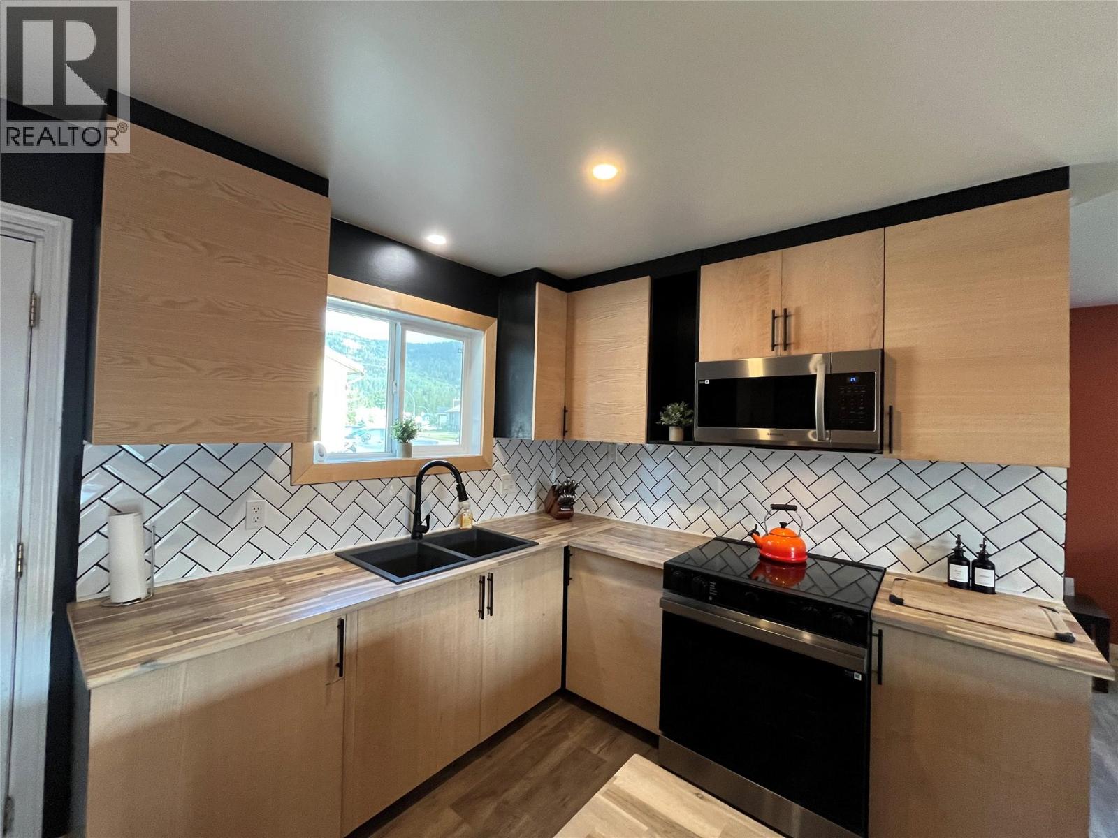 111 Birch Avenue, Tumbler Ridge