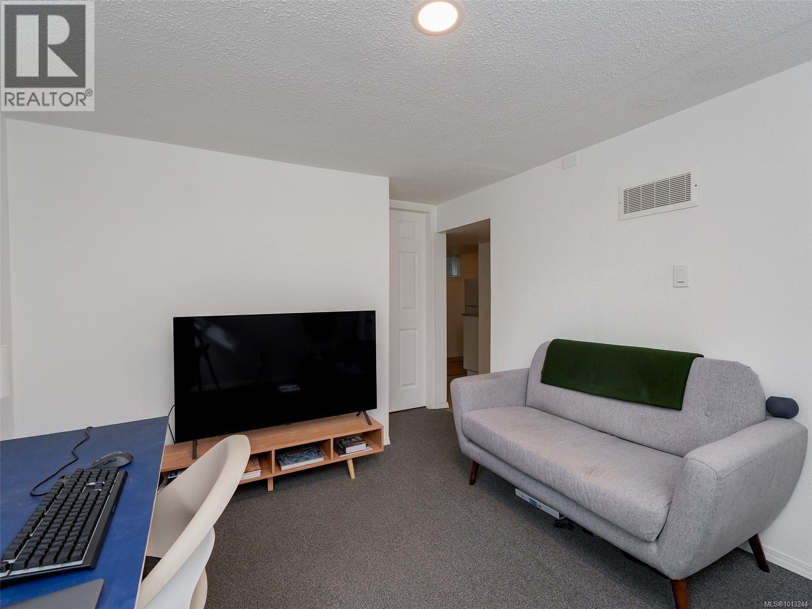1728 Foul Bay Rd, Victoria