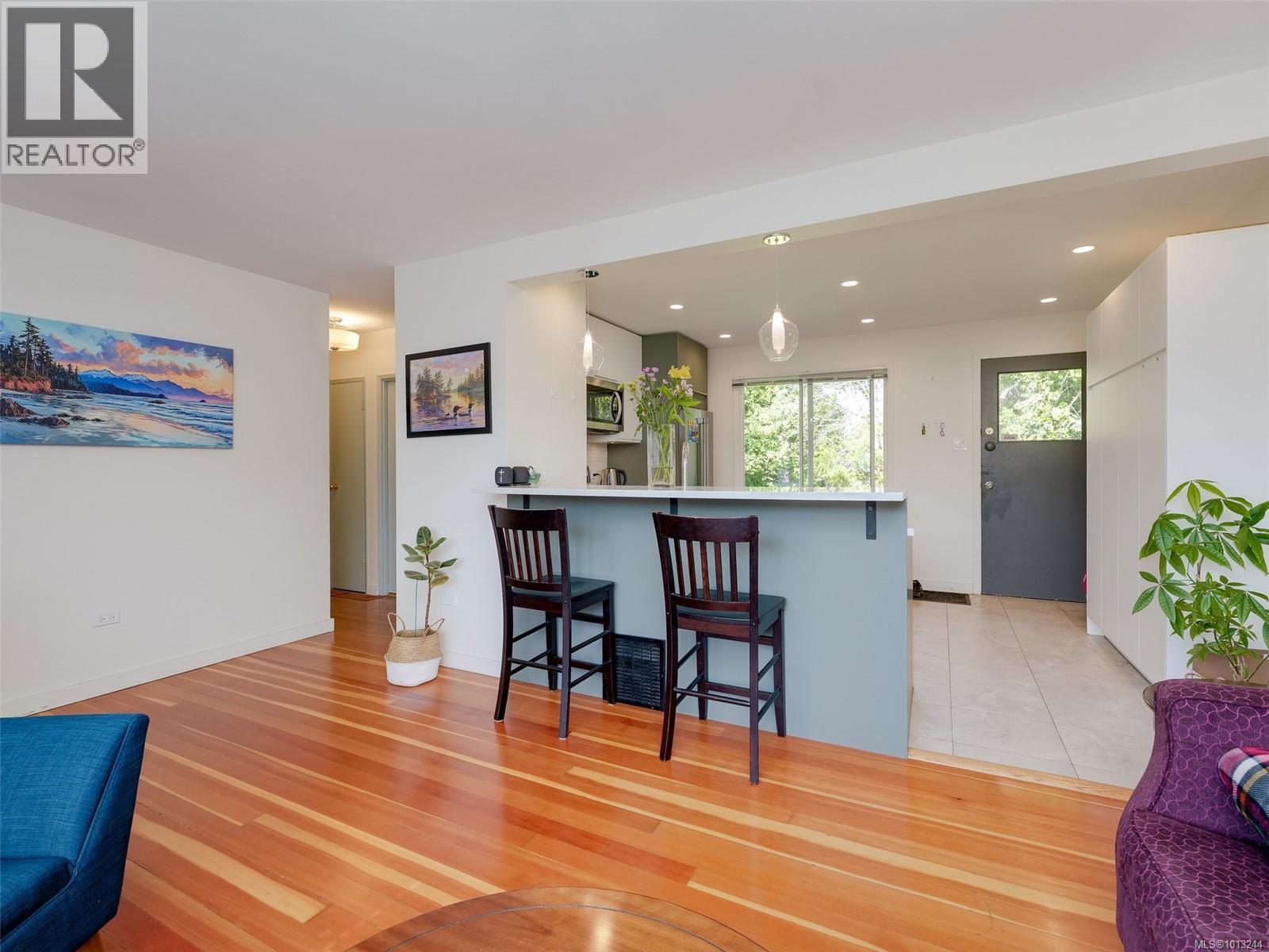 1728 Foul Bay Rd, Victoria
