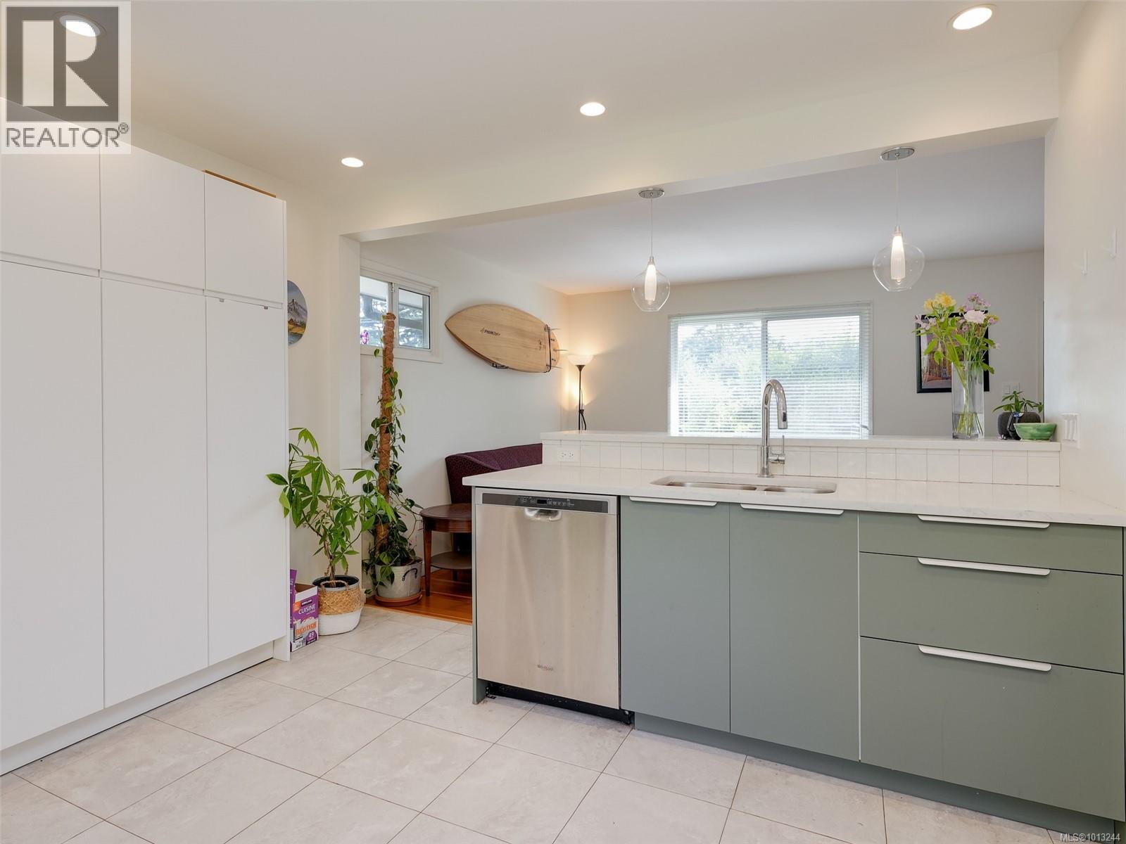 1728 Foul Bay Rd, Victoria