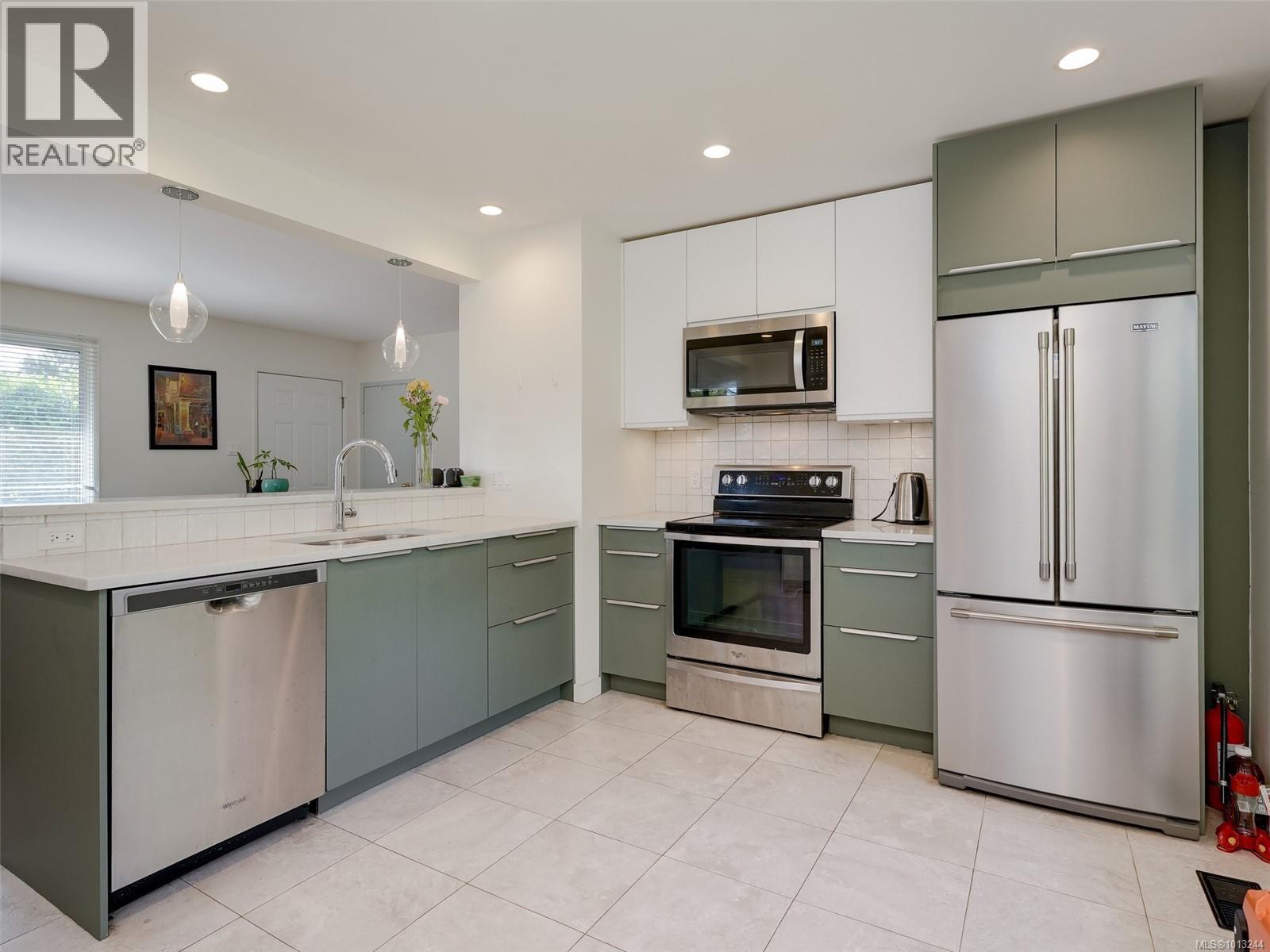 1728 Foul Bay Rd, Victoria