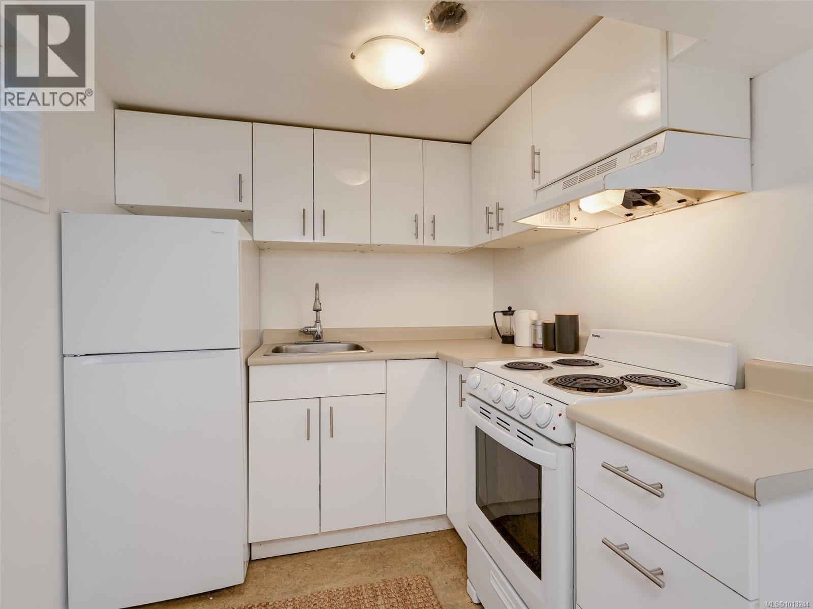 1728 Foul Bay Rd, Victoria