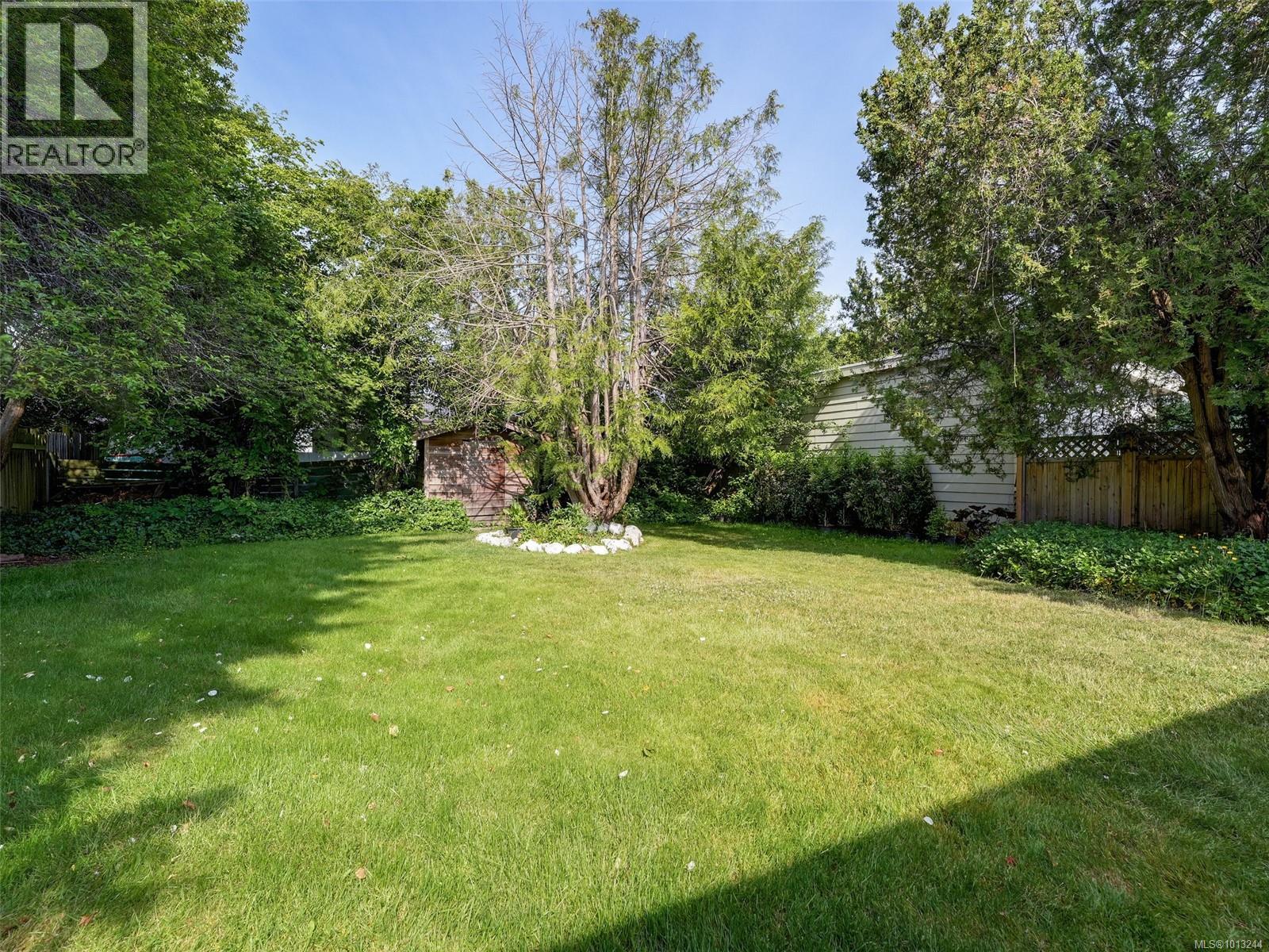 1728 Foul Bay Rd, Victoria