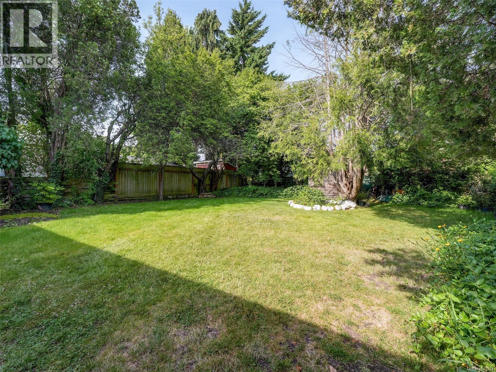 1728 Foul Bay Rd, Victoria