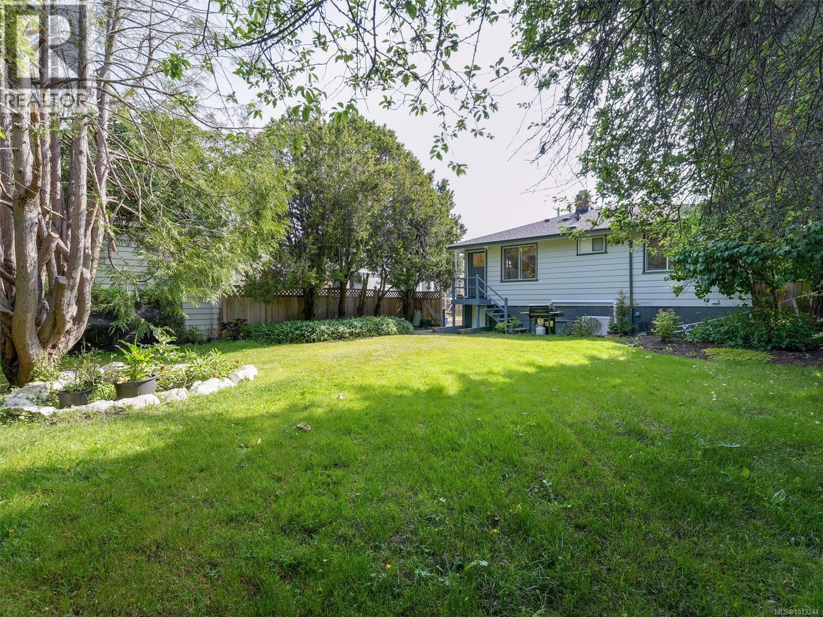1728 Foul Bay Rd, Victoria