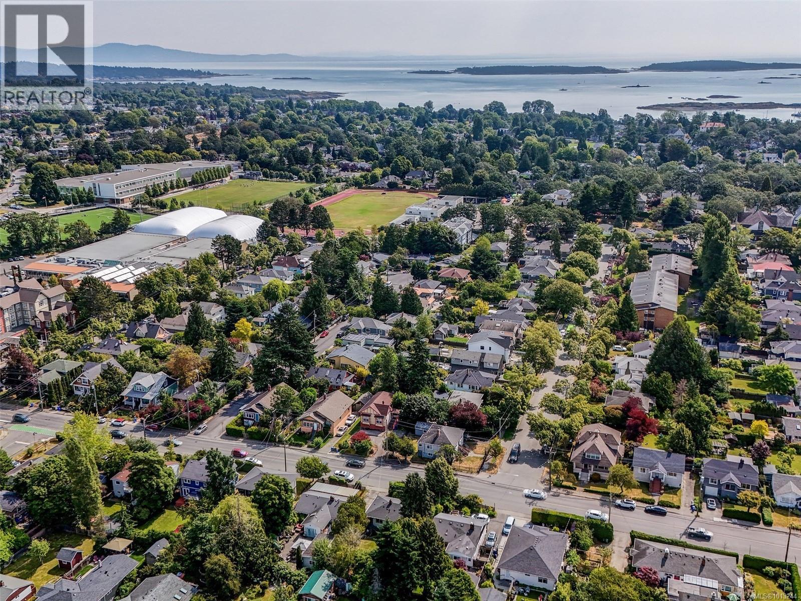 1728 Foul Bay Rd, Victoria