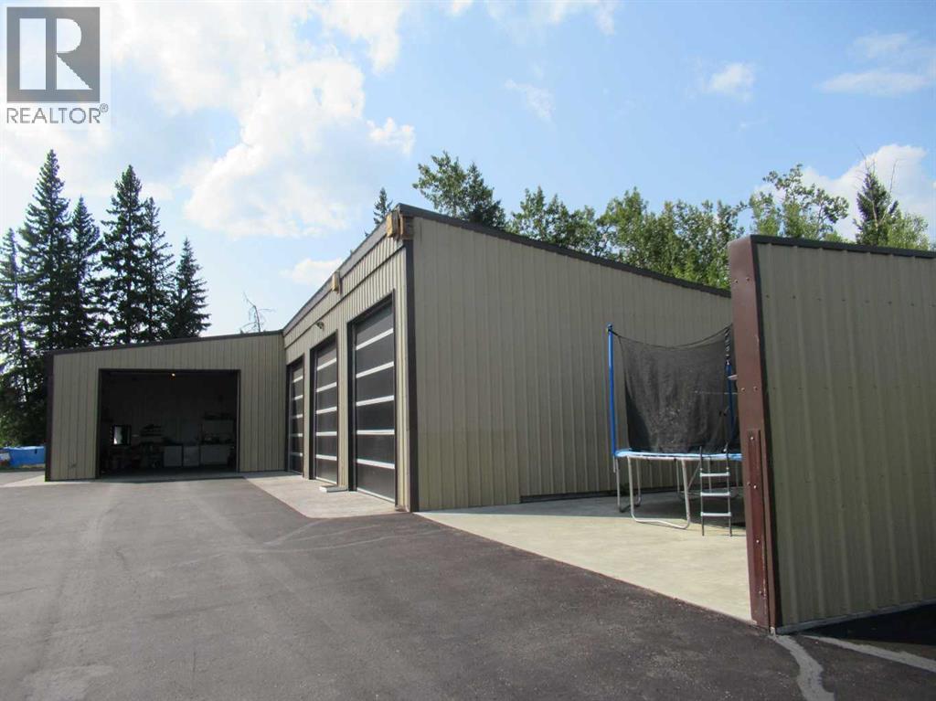 3318 Township Road 400, Rural Lacombe County
