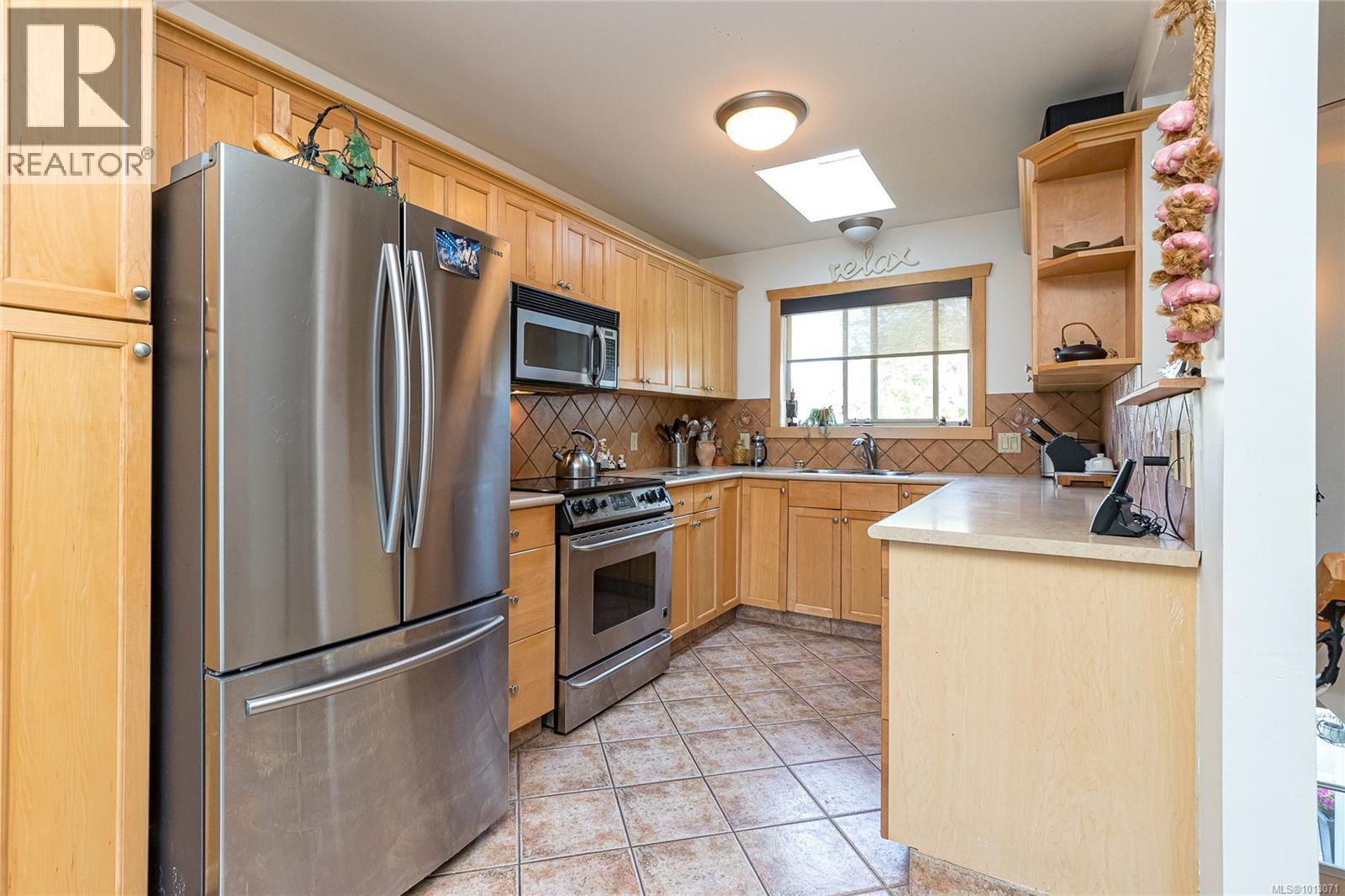 18 2020 White Birch Rd, Sidney