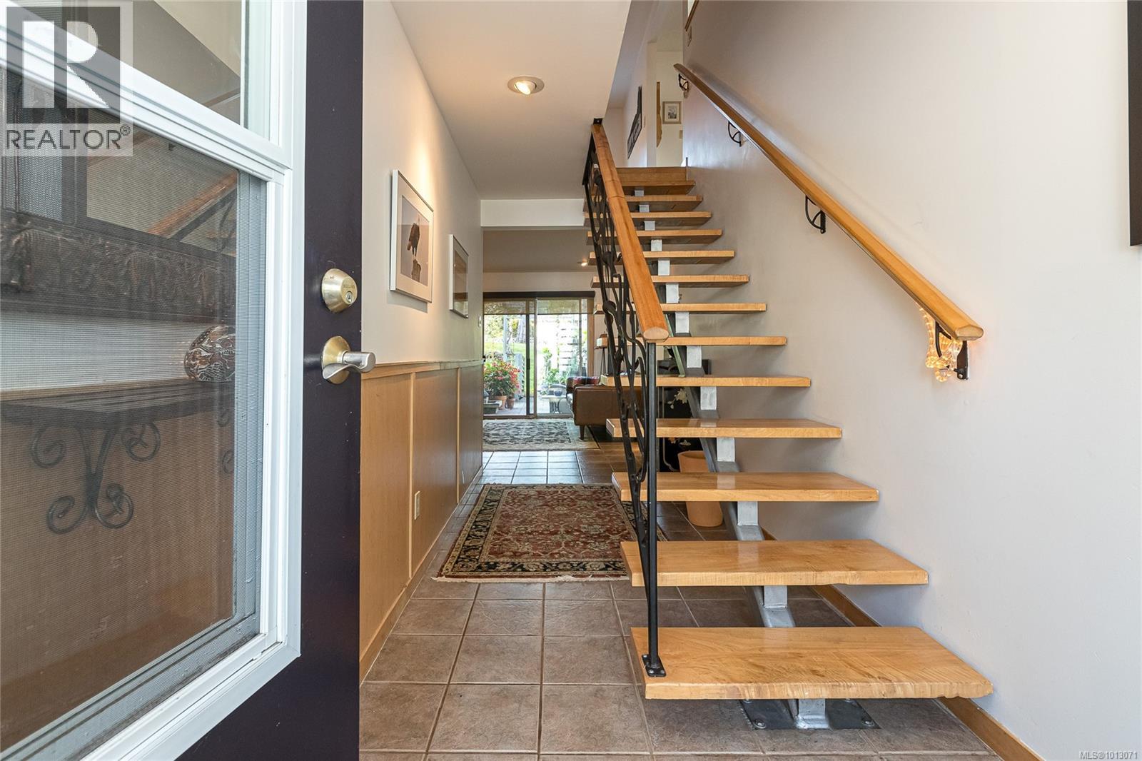 18 2020 White Birch Rd, Sidney