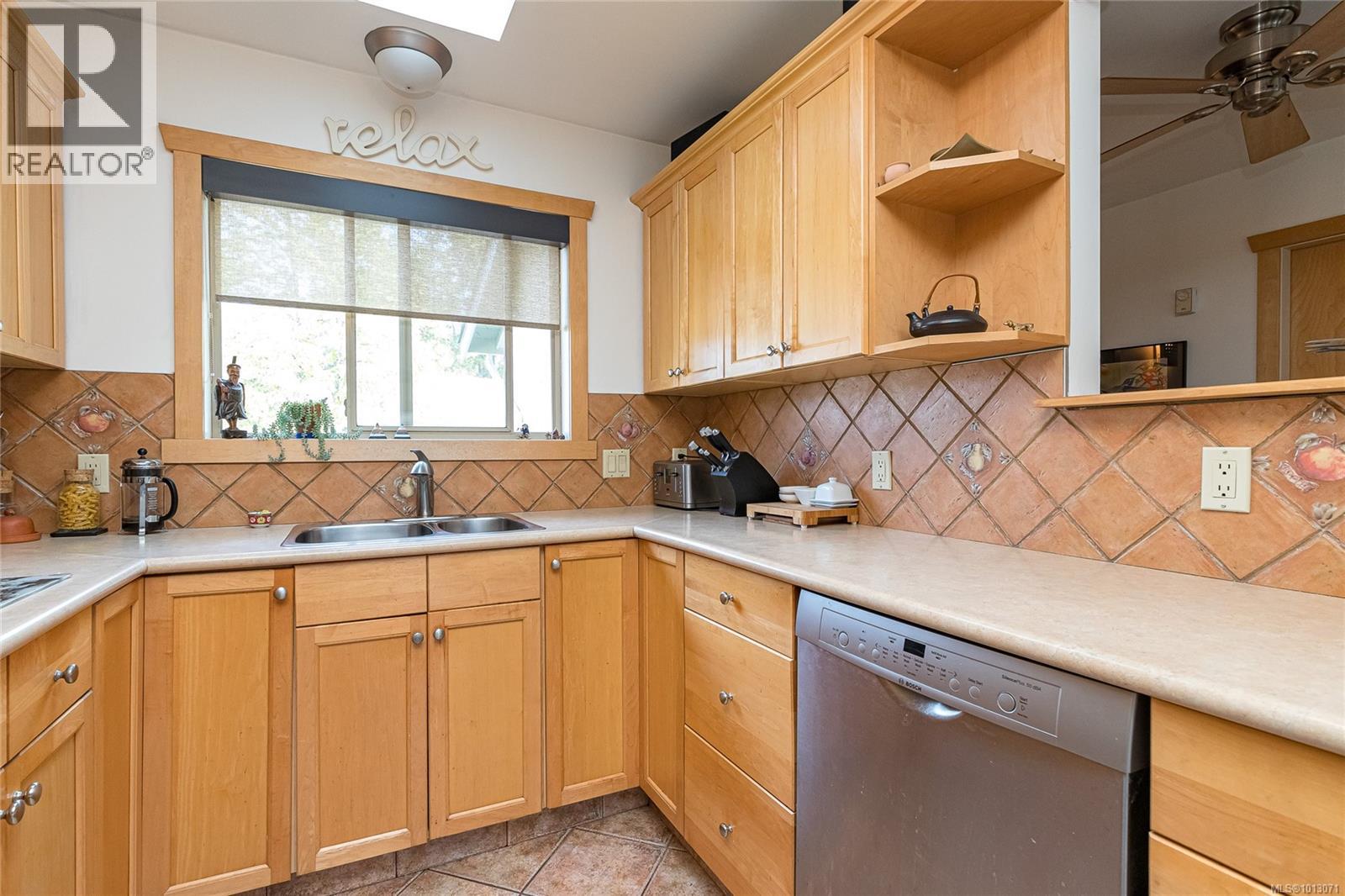 18 2020 White Birch Rd, Sidney