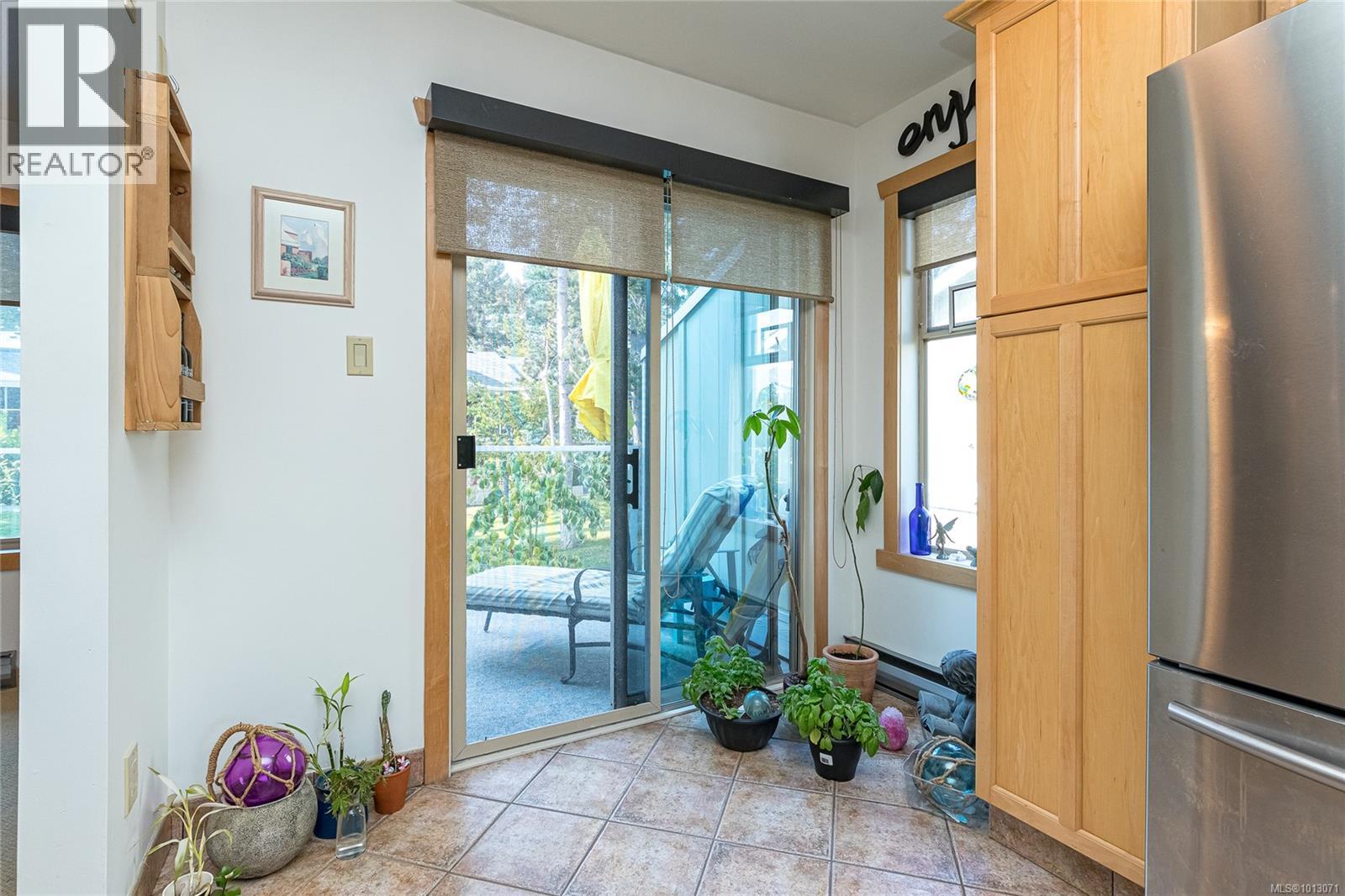 18 2020 White Birch Rd, Sidney