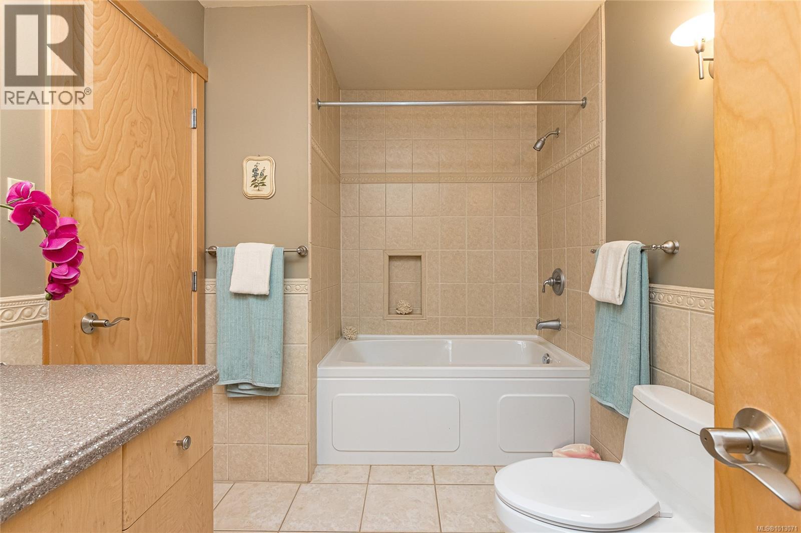 18 2020 White Birch Rd, Sidney