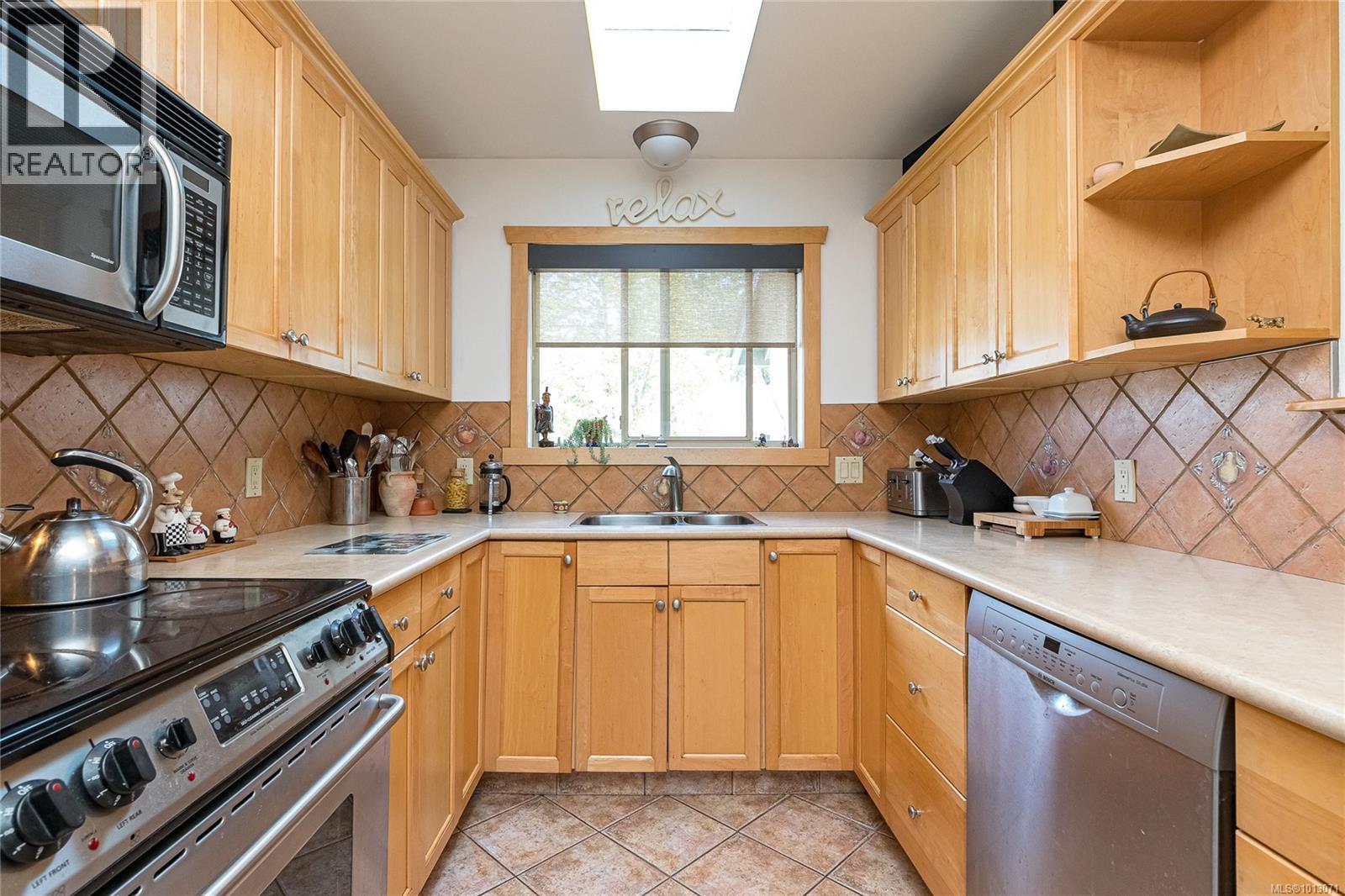 18 2020 White Birch Rd, Sidney