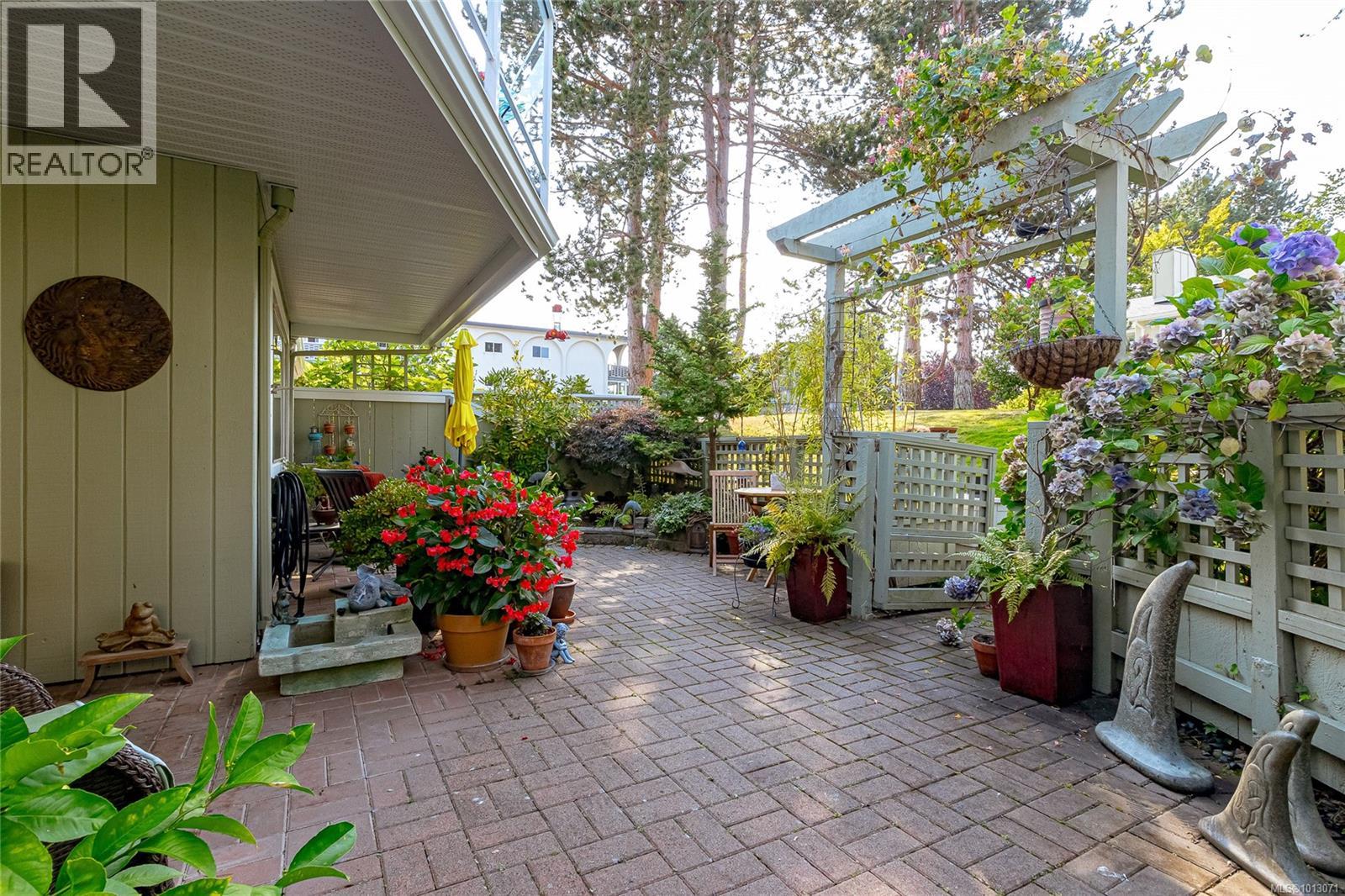 18 2020 White Birch Rd, Sidney