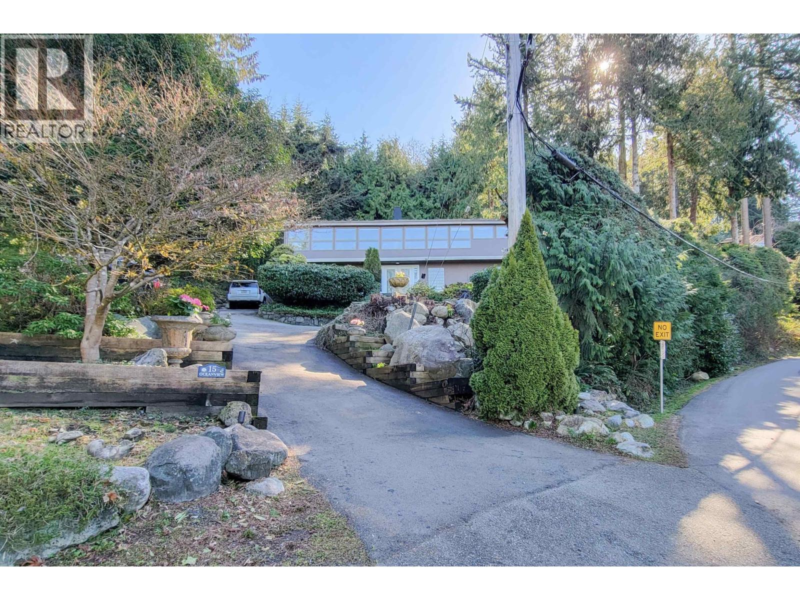 15 OCEANVIEW ROAD, Lions Bay