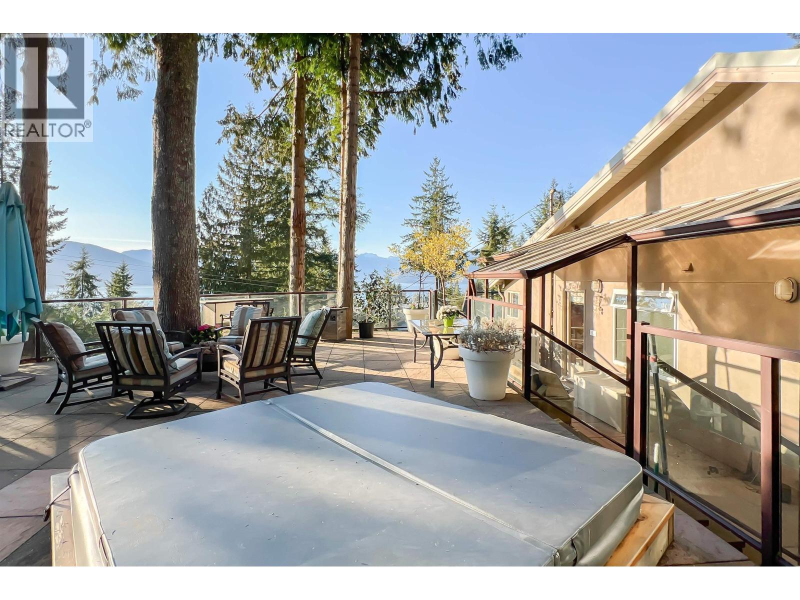15 OCEANVIEW ROAD, Lions Bay