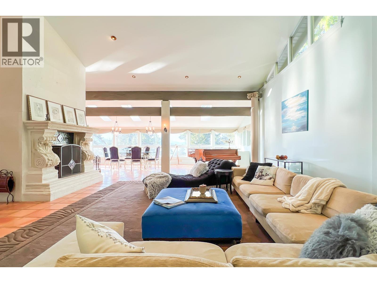 15 OCEANVIEW ROAD, Lions Bay