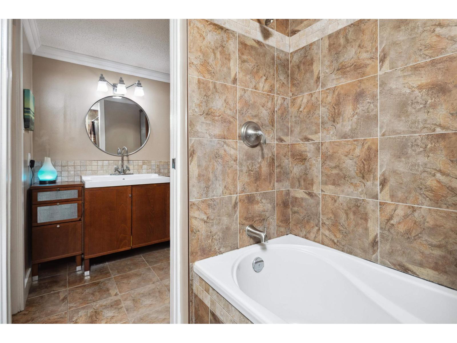 302 1390 MERKLIN STREET, White Rock