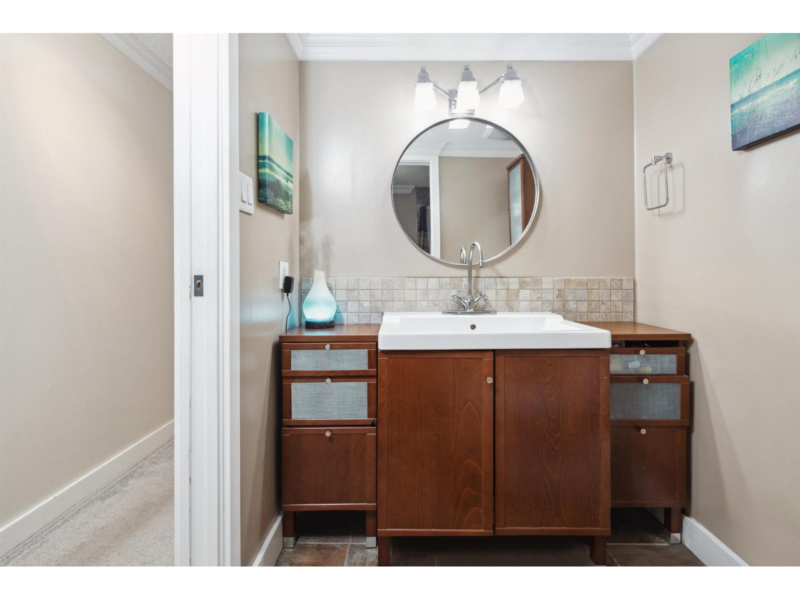 302 1390 MERKLIN STREET, White Rock