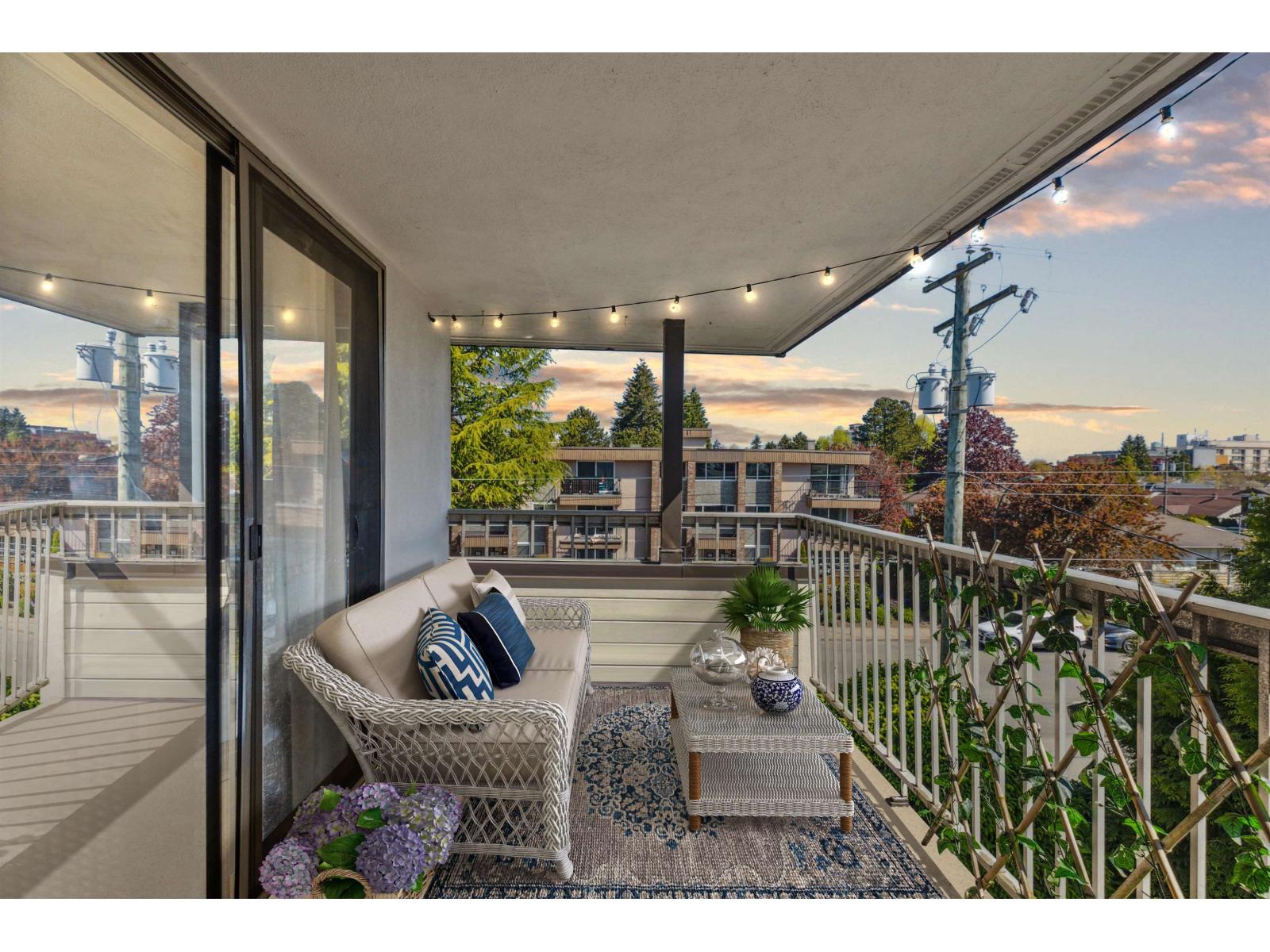 302 1390 MERKLIN STREET, White Rock
