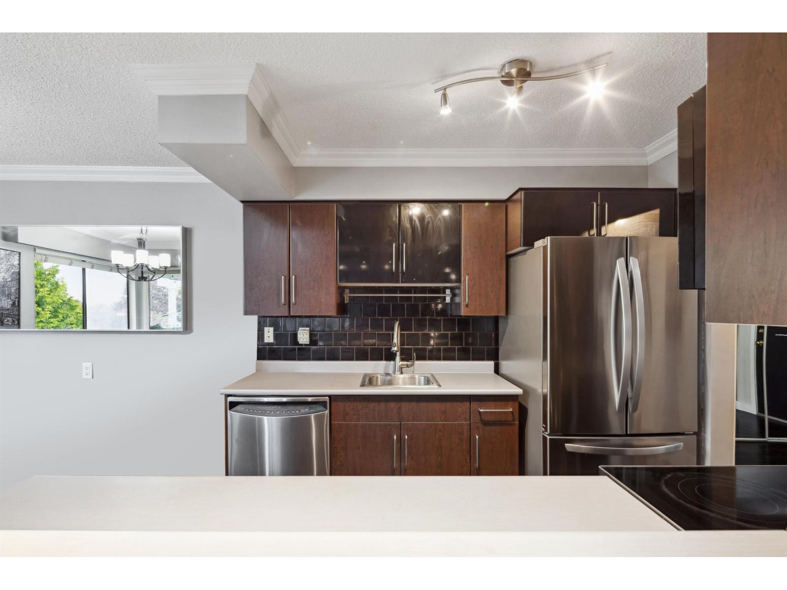 302 1390 MERKLIN STREET, White Rock