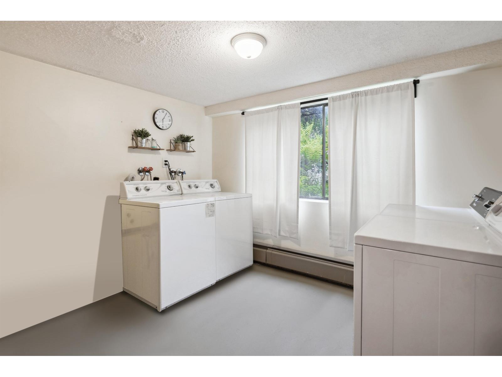 302 1390 MERKLIN STREET, White Rock