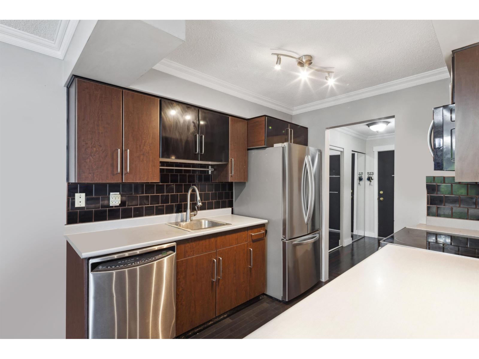 302 1390 MERKLIN STREET, White Rock