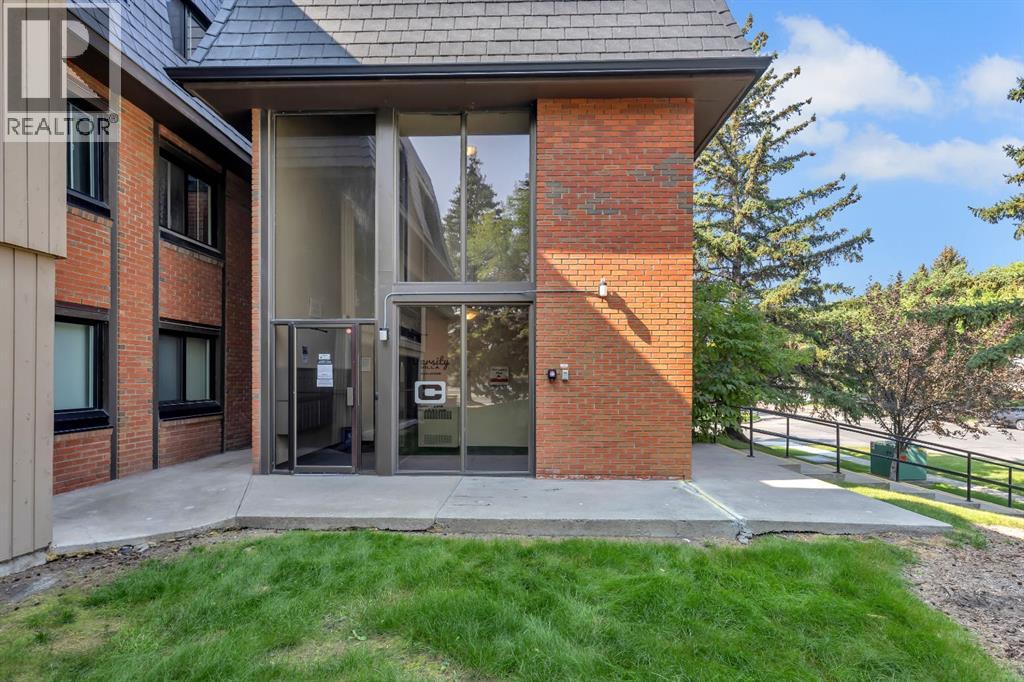 Single Family House for Sale in  C  Street NW Varsity Calgary 