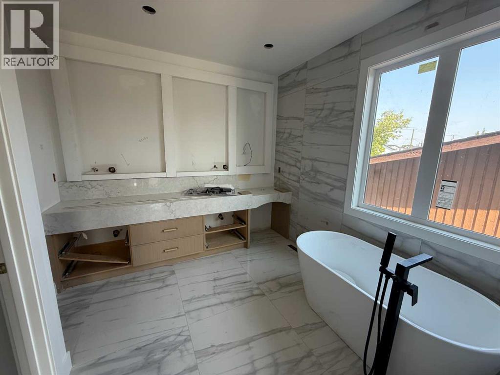 Single Family House for Sale in  Broadview Road NW West Hillhurst Calgary 