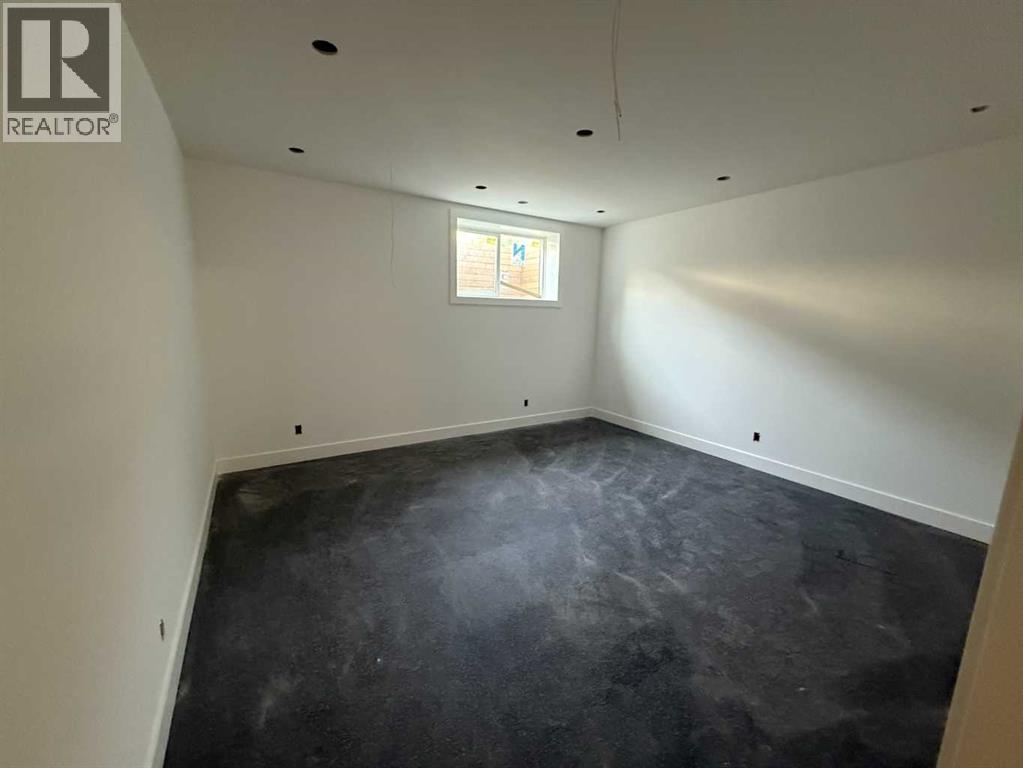 Single Family House for Sale in  Broadview Road NW West Hillhurst Calgary 