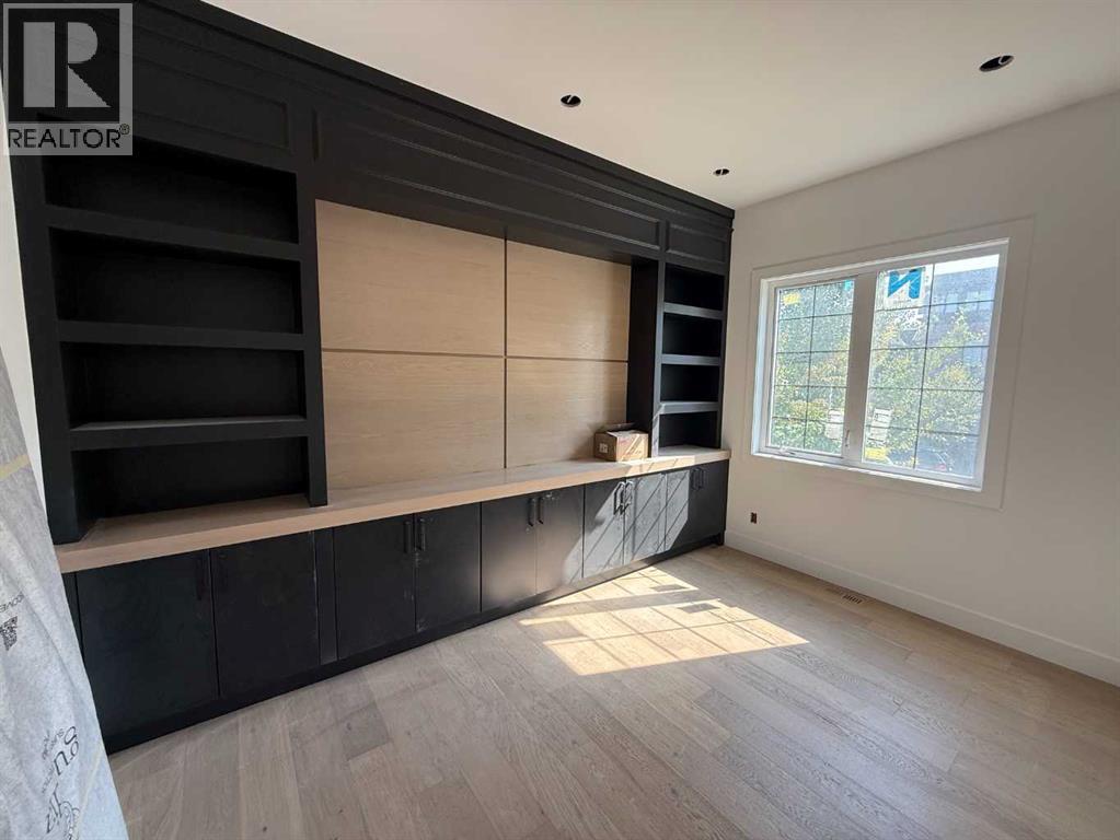 Single Family House for Sale in  Broadview Road NW West Hillhurst Calgary 