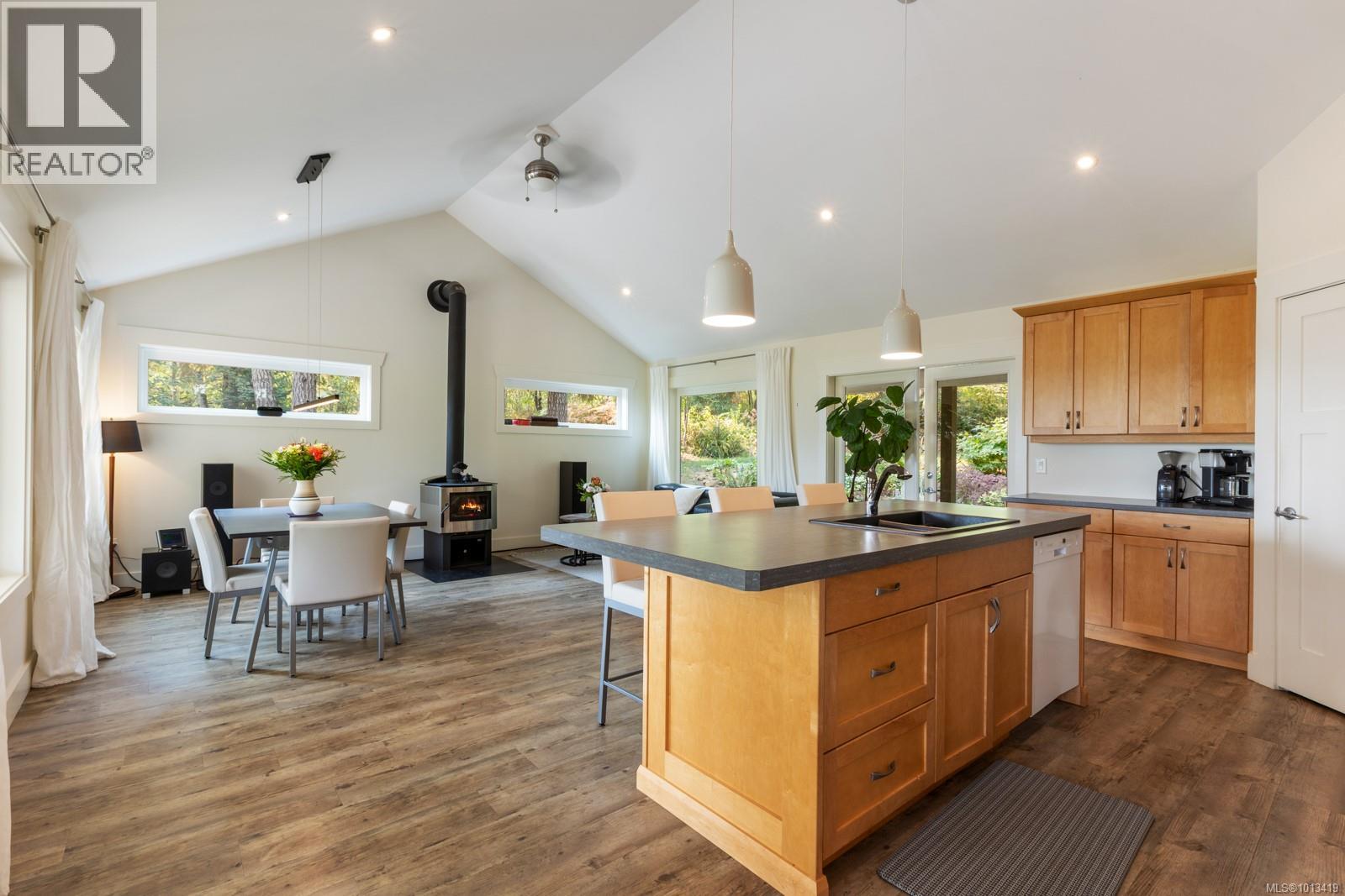 6531 Country Rd, Fanny Bay