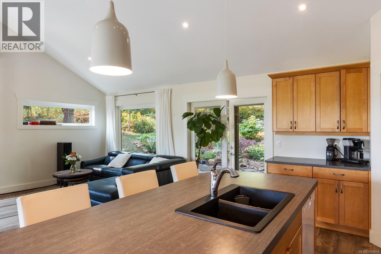 6531 Country Rd, Fanny Bay