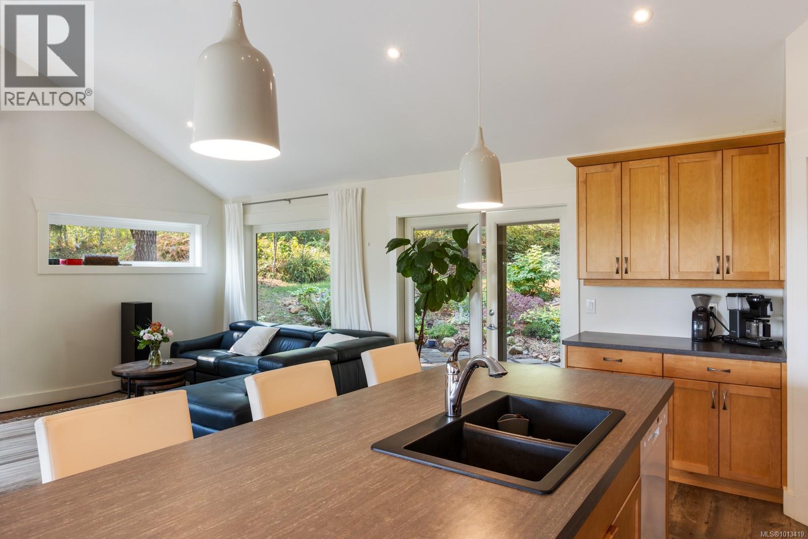 6531 Country Rd, Fanny Bay