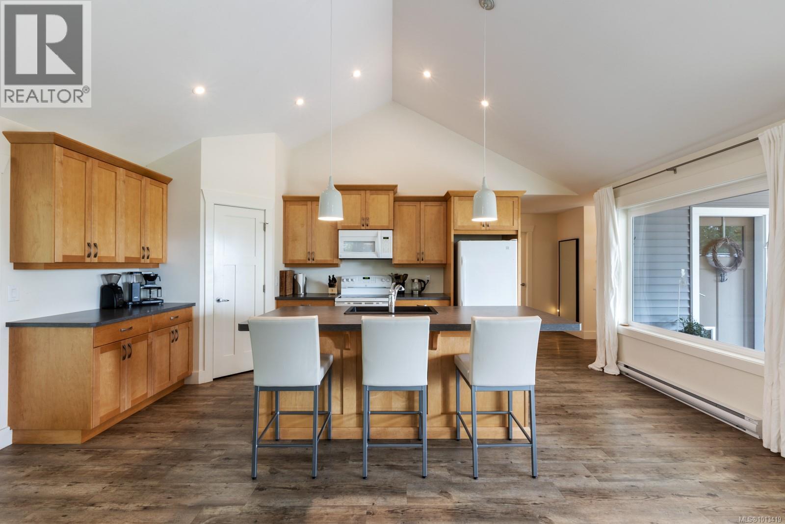 6531 Country Rd, Fanny Bay