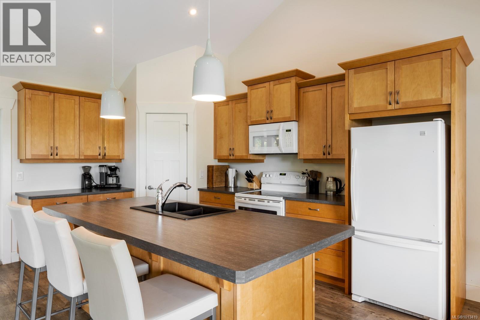 6531 Country Rd, Fanny Bay