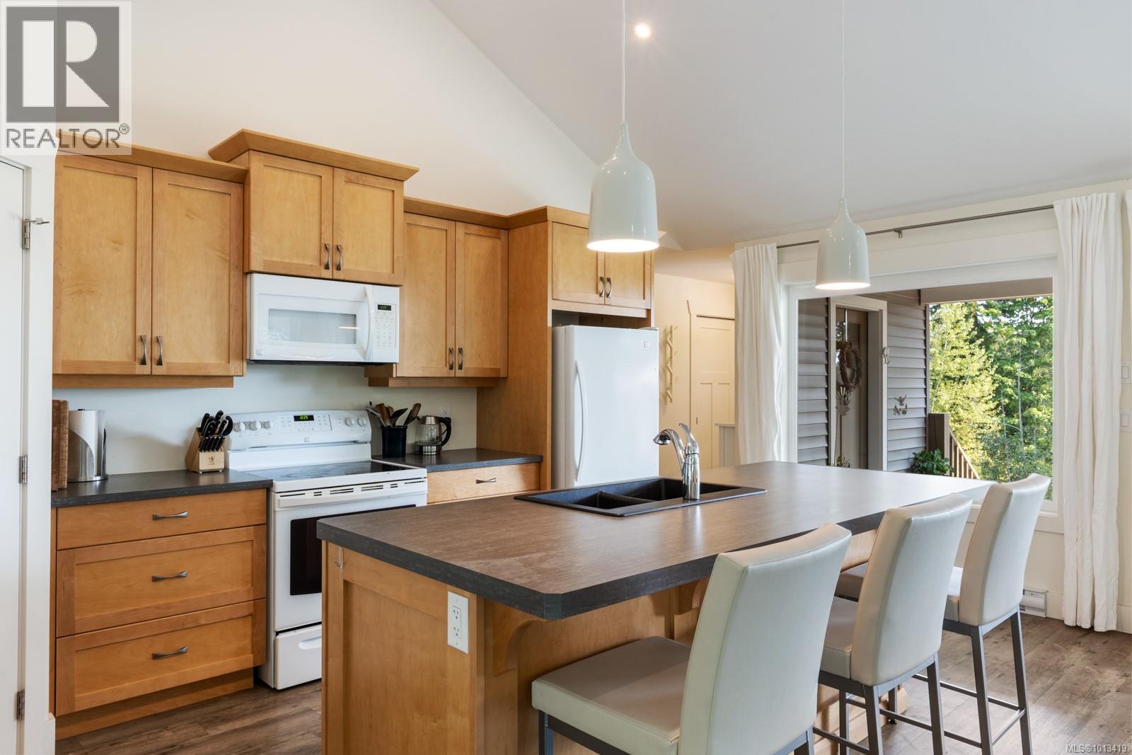 6531 Country Rd, Fanny Bay