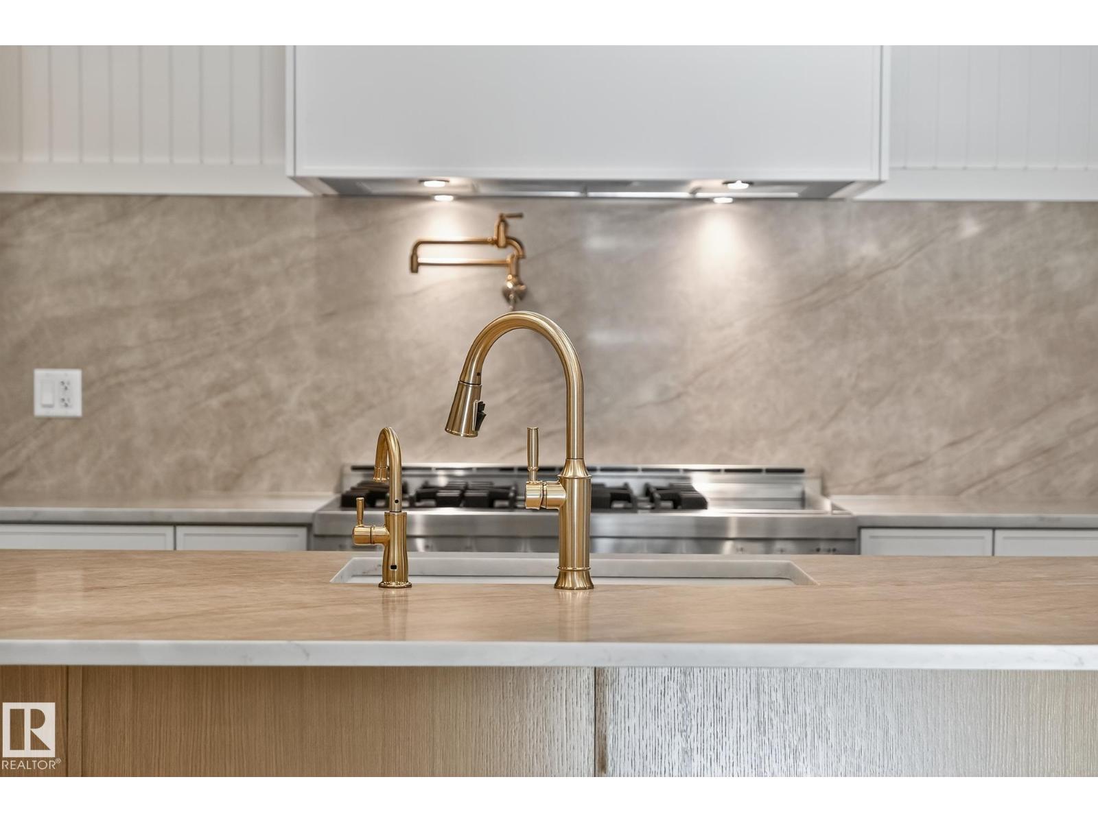 13804 85 AV NW, Edmonton