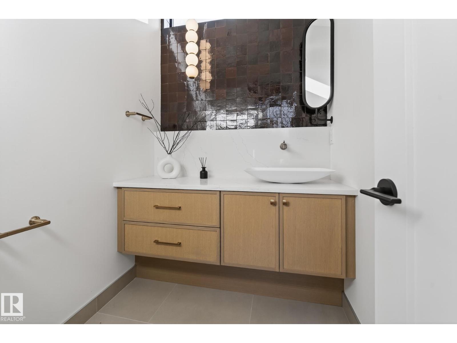 13804 85 AV NW, Edmonton