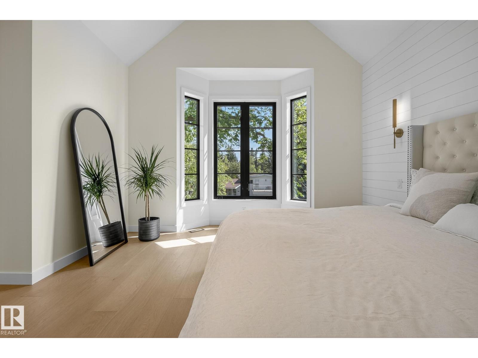 13804 85 AV NW, Edmonton